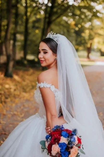 Vintage Princess Off-the-shoulder V-neck Sleeveless Lace Wedding Dresses - Image 2