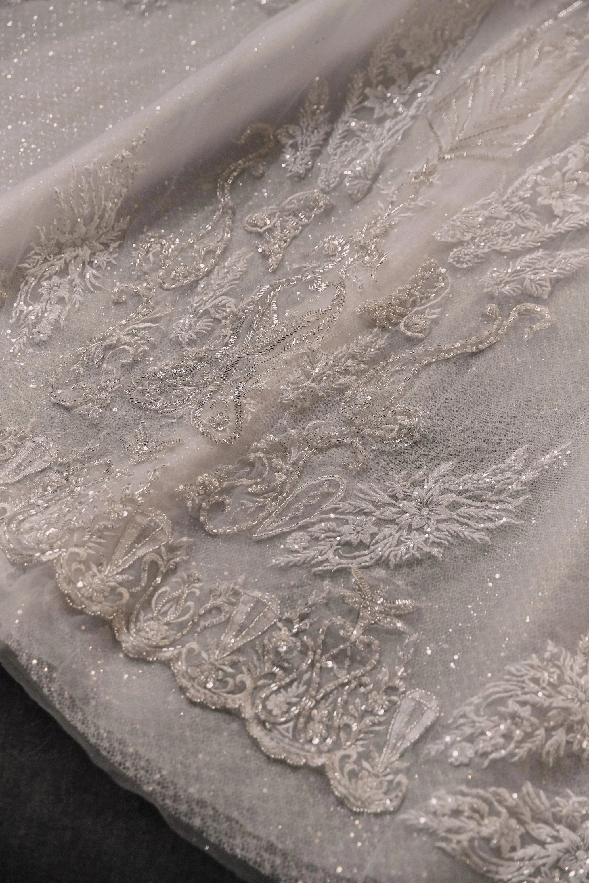 Gorgeous Puff-Sleeve Ball Gown Sweetheart Neckline Beaded Lace Wedding Dress with Ruffled Train E-309 - Image 11