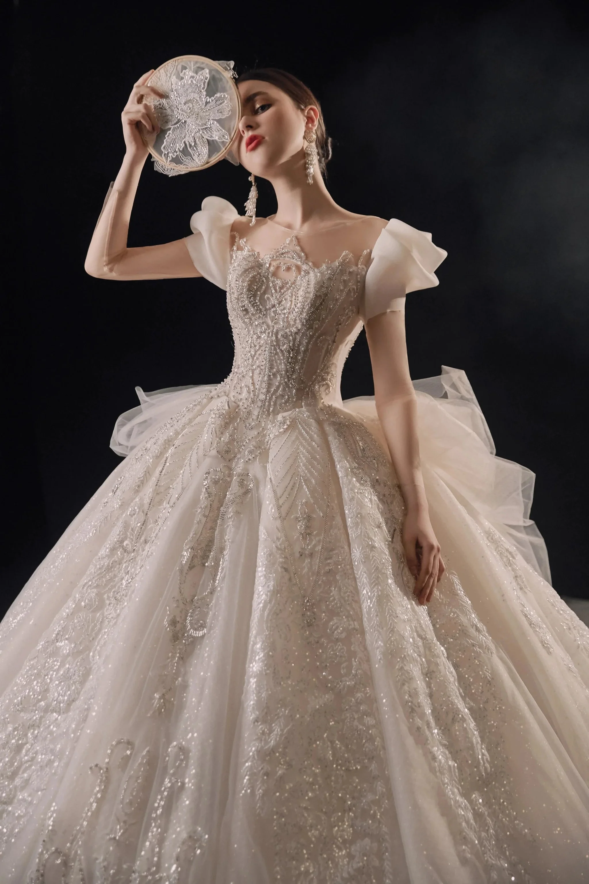 Gorgeous Puff-Sleeve Ball Gown Sweetheart Neckline Beaded Lace Wedding Dress with Ruffled Train E-309 - Image 4